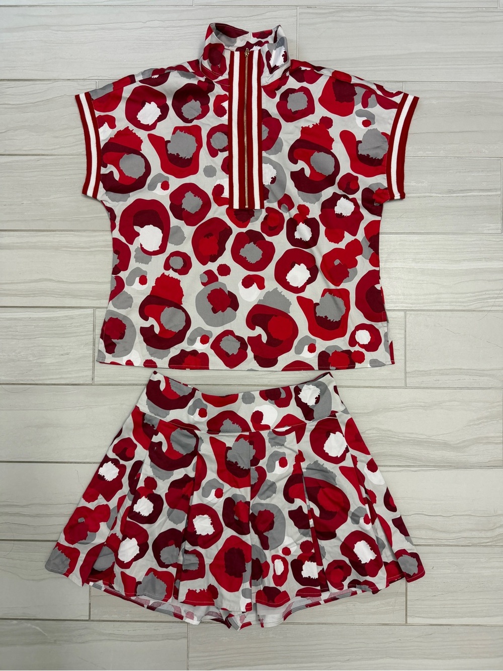 Emily McCarthy 2 Piece Set Red Leopard Zip Top & Pleated Skort NWT - Picture 4 of 11